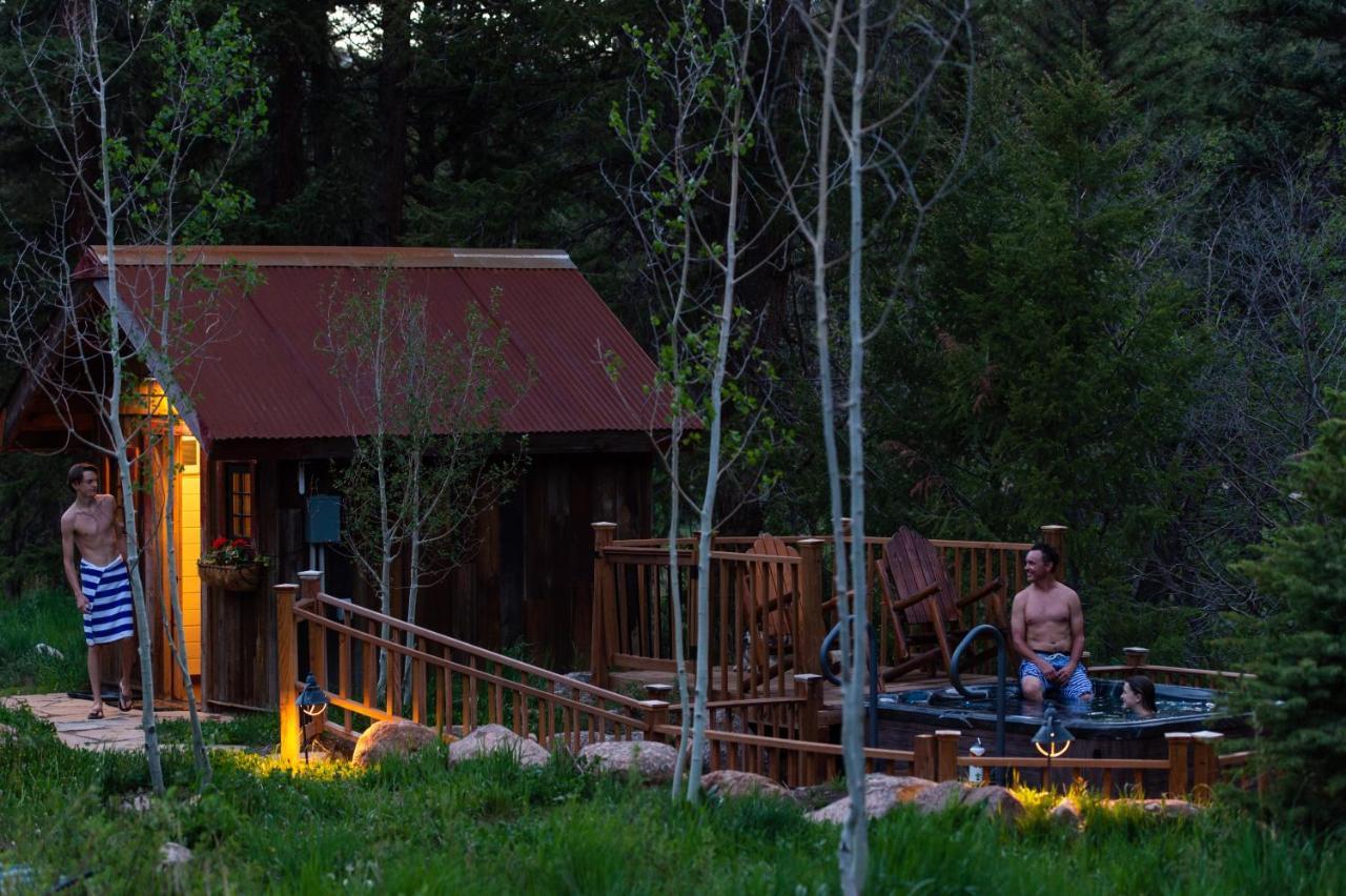 Pioneer Guest Cabins Крестед-Бьютт Экстерьер фото