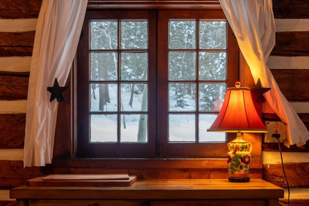 Pioneer Guest Cabins Крестед-Бьютт Экстерьер фото