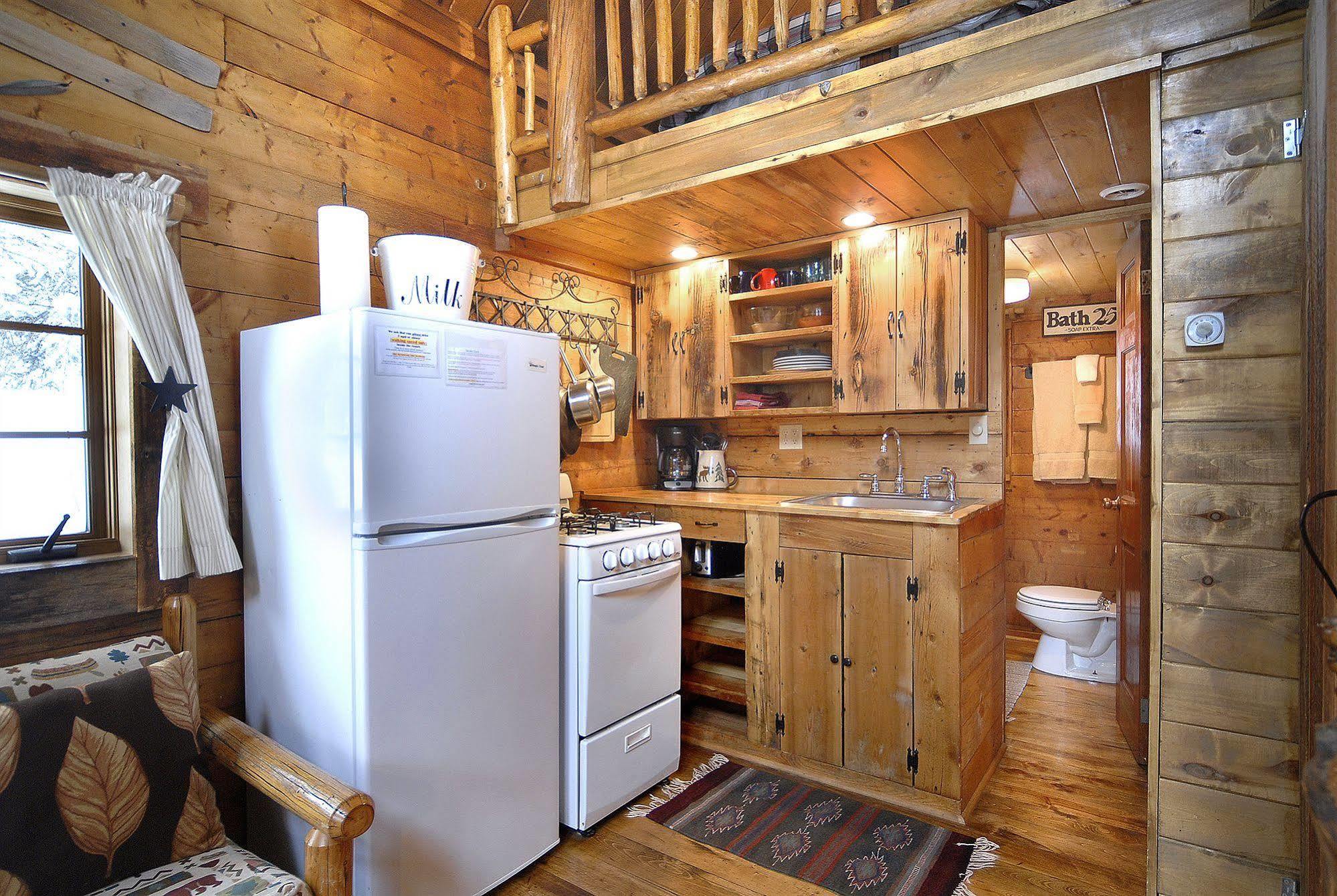 Pioneer Guest Cabins Крестед-Бьютт Экстерьер фото