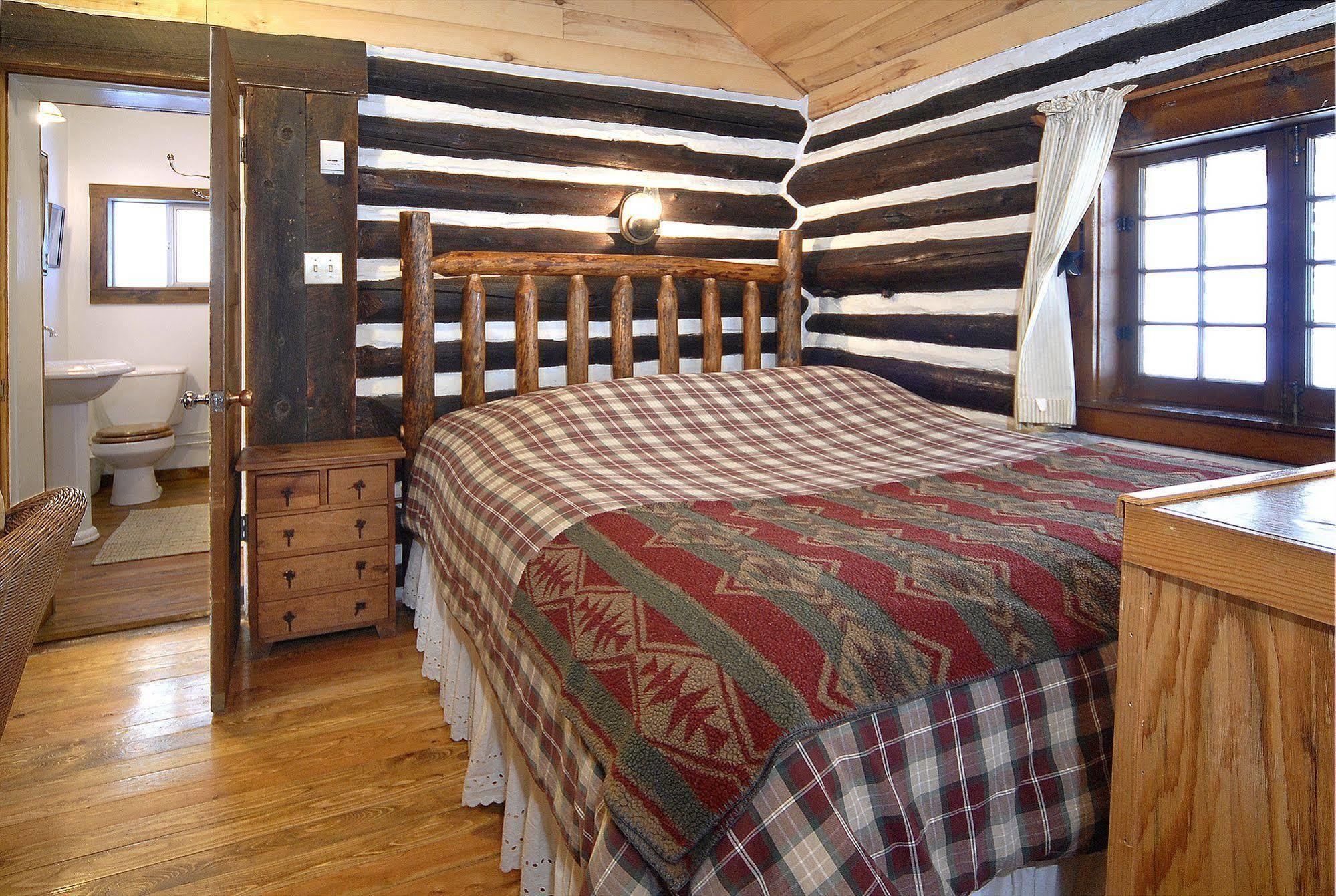 Pioneer Guest Cabins Крестед-Бьютт Экстерьер фото