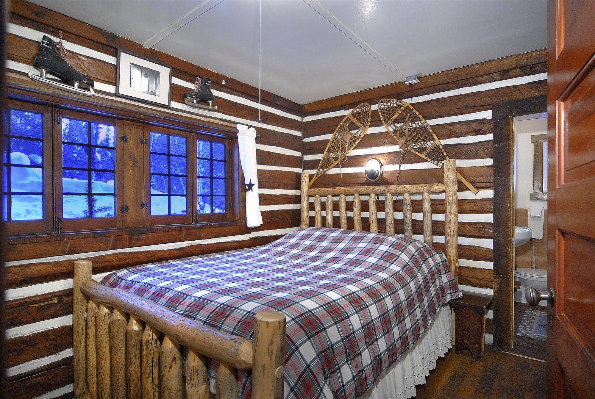Pioneer Guest Cabins Крестед-Бьютт Экстерьер фото