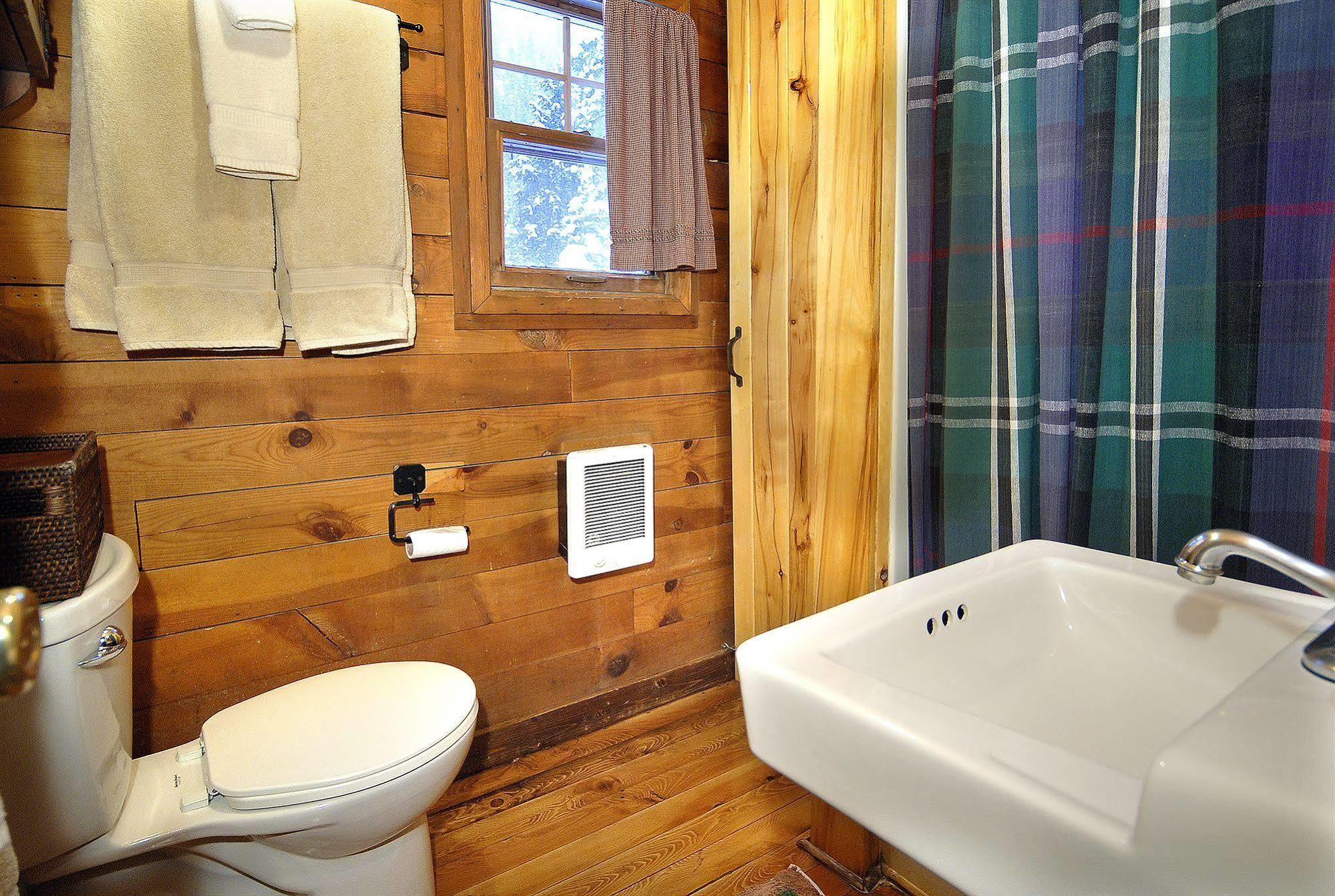 Pioneer Guest Cabins Крестед-Бьютт Экстерьер фото